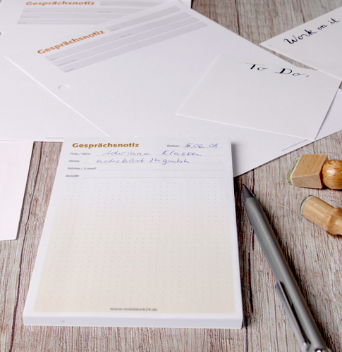 Gesprächsnotizblöcke und Haftnotizen
